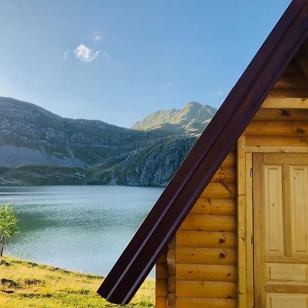 Kapetanovo Jezero Bungalov Bed & Breakfast Podgorica Exterior photo