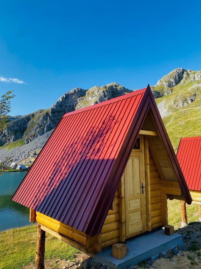 Kapetanovo Jezero Bungalov Bed & Breakfast Podgorica Exterior photo