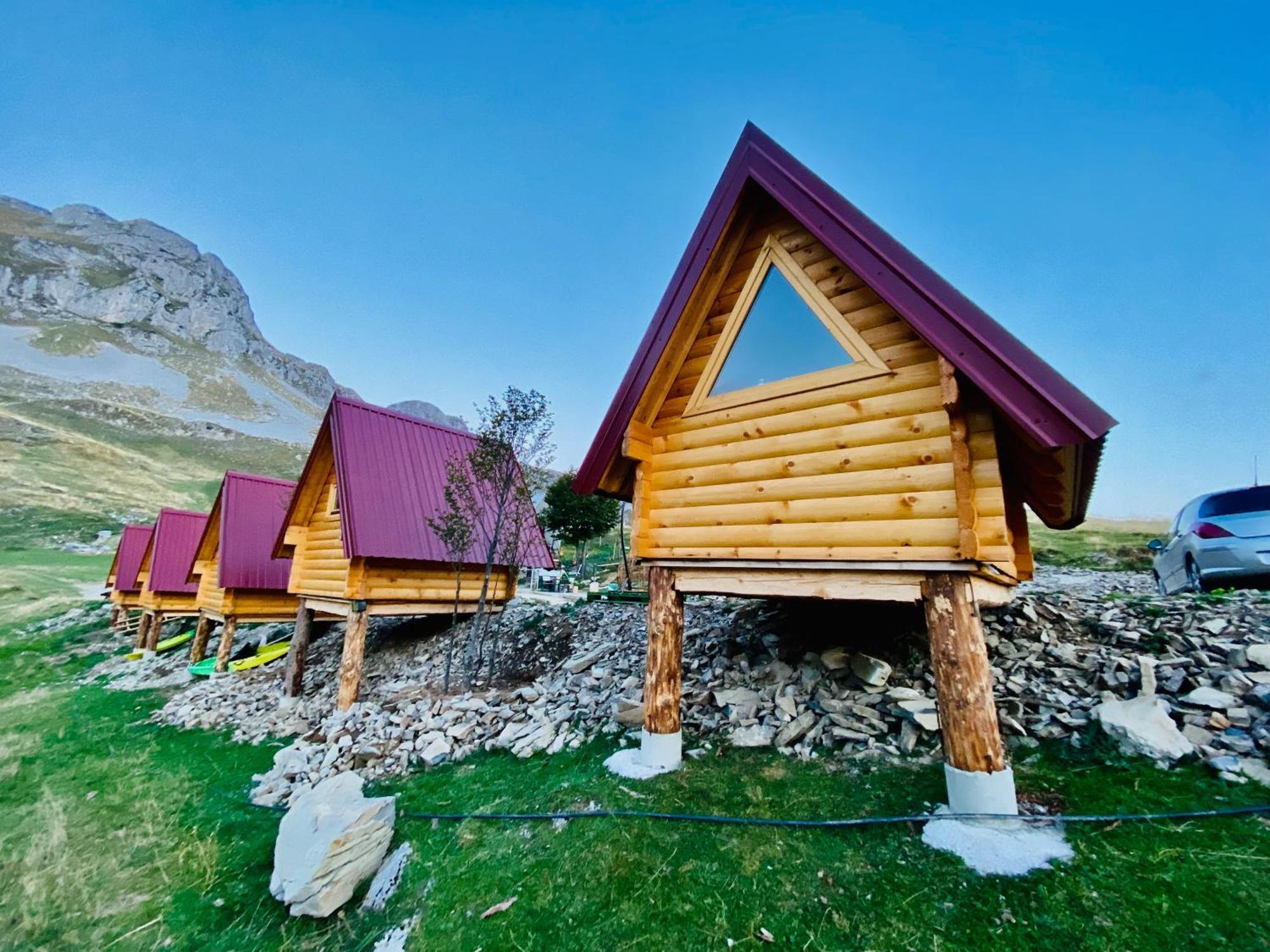 Kapetanovo Jezero Bungalov Bed & Breakfast Podgorica Exterior photo
